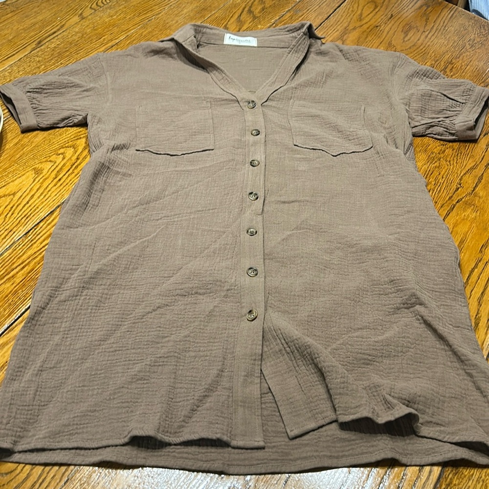 Impressions light brown cotton button front dress.  V-neck, short sleeve. Small.